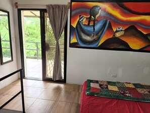 2 多间卧室、免费 WiFi、床单