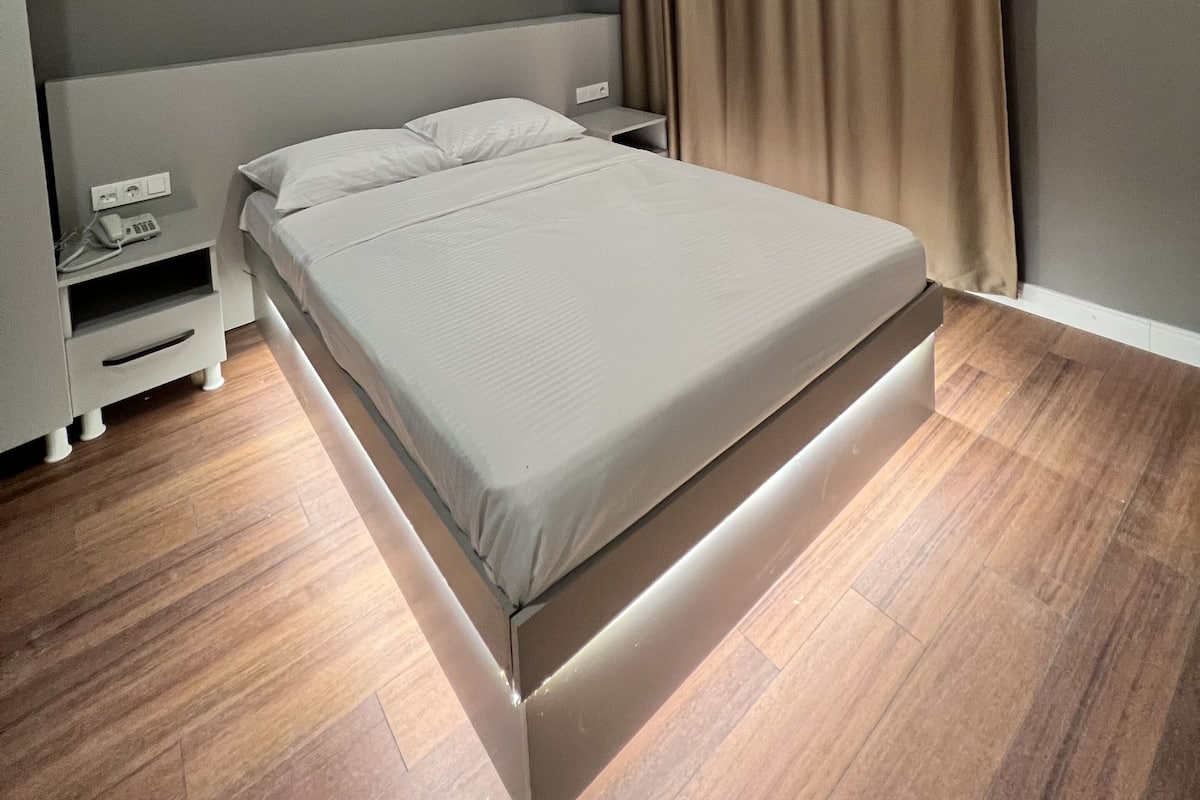 1 bedroom, Frette Italian sheets, premium bedding, memory-foam beds