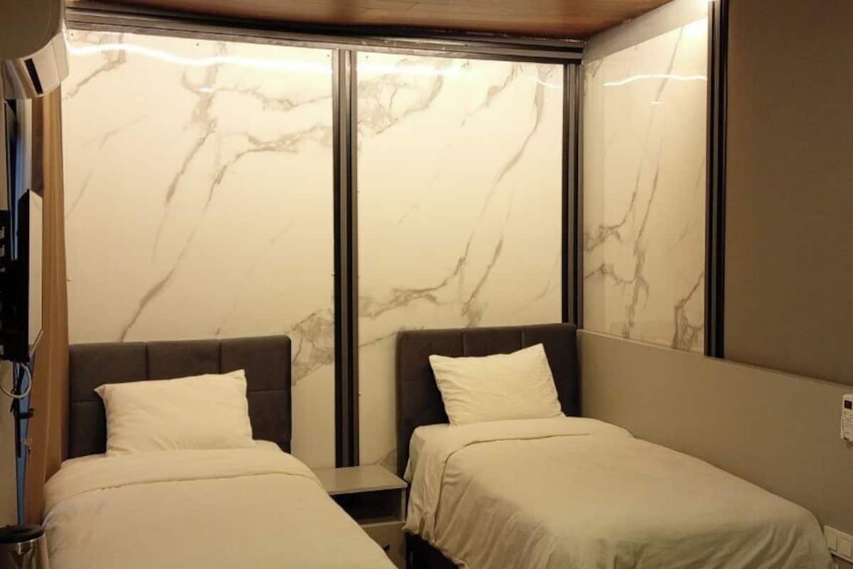 1 bedroom, Frette Italian sheets, premium bedding, memory-foam beds