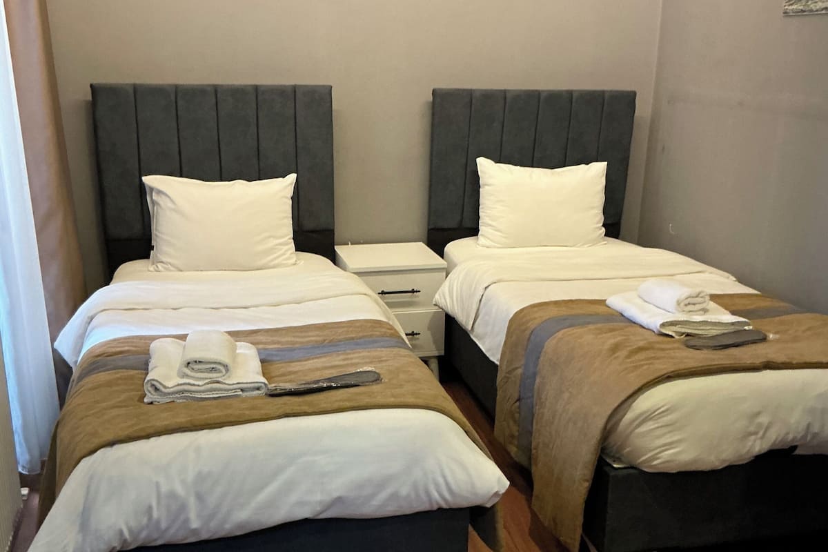 Economy Twin kamer, 1 slaapkamer | 1 slaapkamer, Italiaanse Frette-lakens, luxe beddengoed