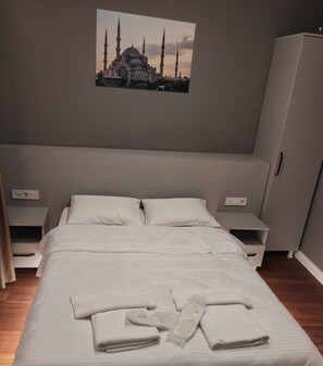 ห้องคอมฟอร์ท, 1 ห้องนอน, ปลอดบุหรี่ | ผ้าปูที่นอน Frette จากอิตาลี, เครื่องนอนระดับพรีเมียม, เตียงเมมโมรีโฟม