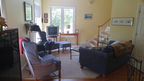 1 غرفة نوم وأغطية فراش متميزة ومكواة/لوح كي وسرير سفر