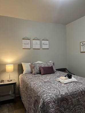 Room - Fabulous 1 Bedroom Shared Space Centrally located near Medical Corridor (Buffalo)