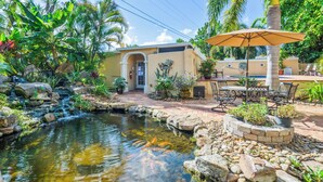 Unclassified image, 5 of 49, button - Banyan House Vacation Rentals (Venice)