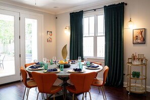Dining - Luxury Design, Prime Location 2 Minutes from Midtown, Family Fun! (Memphis)