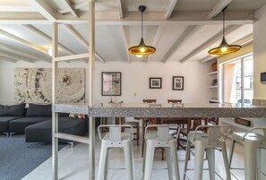 Appartement supérieur | Cuisine privée | Four à micro-ondes, un four, lave-vaisselle, mélangeur