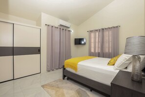 2 室のベッドルーム、アイロン / アイロン台、WiFi (無料)、ベッドシーツ