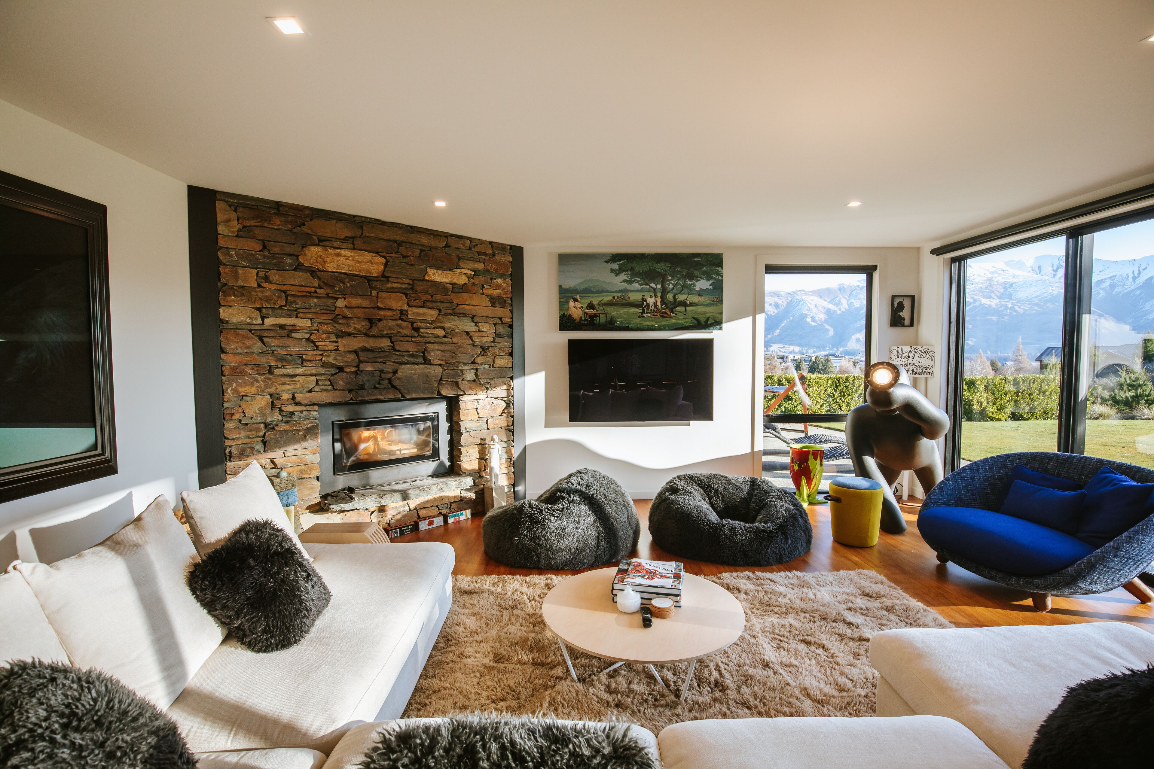 Nhà Cao cấp, 4 phòng ngủ, bồn tắm nước nóng, quang cảnh núi | Khu phòng khách | Smart TV, lò sưởi, Netflix, dịch vụ stream 