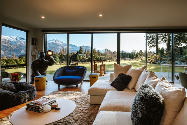 Maison Luxe, 4 chambres, bain à remous, vue montagne | Coin séjour