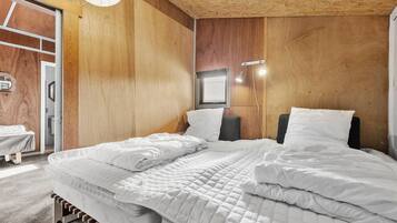 5 bedrooms, travel cot, free WiFi