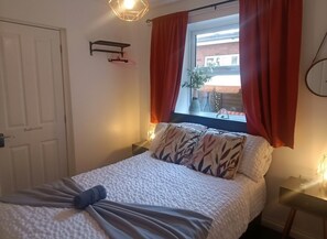 2 habitaciones, tabla de planchar con plancha, wifi y ropa de cama 