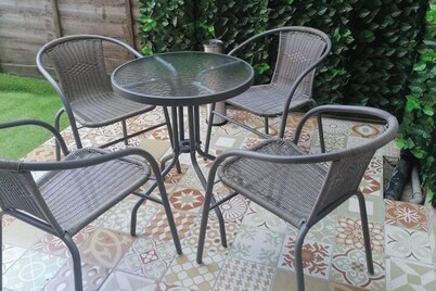 Beach Apartment - Sleeps 4, Garden & Parking