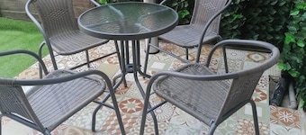 Beach Apartment - Sleeps 4, Garden & Parking