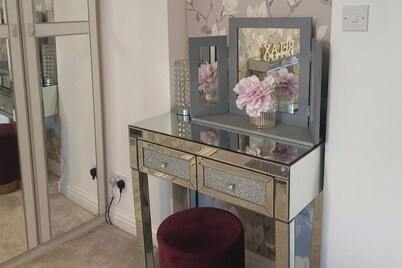 Beach Apartment - Sleeps 4, Garden & Parking