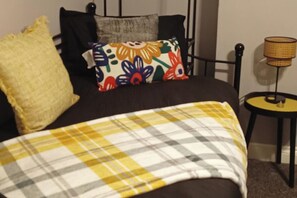 1 slaapkamer, een strijkplank/strijkijzer, wifi, beddengoed