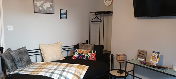 1 bedroom, iron/ironing board, WiFi, bed sheets