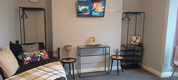 TV - Apartment - Sleeps 5, Free parking & Sun terrace (Skegness)