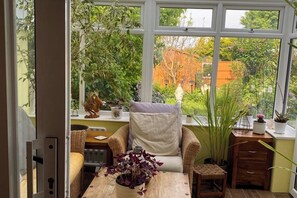 Interior - 2-Bed House Sleeps 4 - Enclosed Garden - Tv & WiFi (Amesbury, Salisbury)