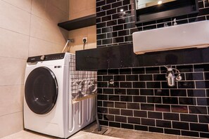 City Apartment | Bathroom