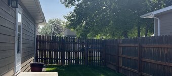 Cozy Cody cul-de-sac home! Sleeps 6.