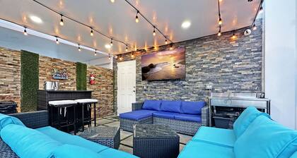 Experience Luna Sky! 65" TV Bar BBQ go FL Keys