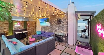 Experience Luna Sky! 65" TV Bar BBQ go FL Keys