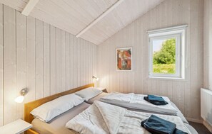 2 bedrooms, free WiFi - Cozy home in Otterndorf with sauna (Otterndorf)