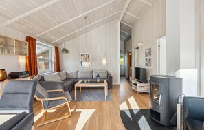 TV - Cozy home in Otterndorf with sauna (Otterndorf)