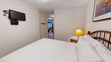 Iron/ironing board, WiFi, bed sheets, wheelchair access