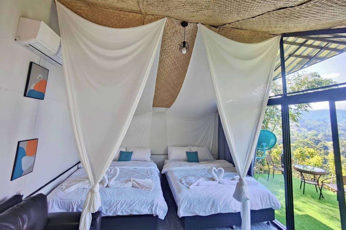 Family Room | 1 bedroom, free minibar, individually decorated, free WiFi