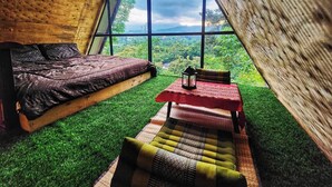 Grand Room | Minibar (free items), WiFi (free), individually decorated, bed sheets - Flower hill 180  (Chiang Rai)