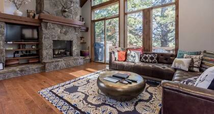 Stonegate #8 - Ultimate Luxury. Walk to The Village