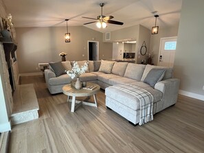 Smart TV, fireplace - Quiet Canal Front Home With Access To The Gulf (Crystal River)