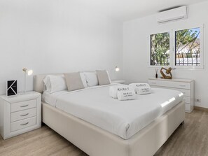 3 chambres, fer et planche à repasser, accès Internet, draps fournis