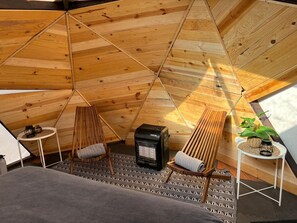 Lều có thiết kế đặc sắc | Nệm cao su hoạt tính (memory foam), trang trí khác biệt 