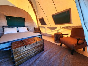 Economy tent | Bedden met traagschuimmatras, individueel gedecoreerd