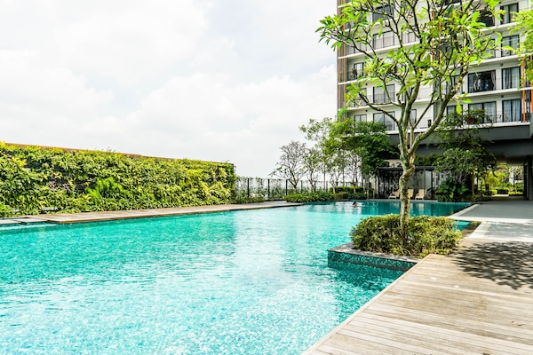 Hồ bơi ngoài trời