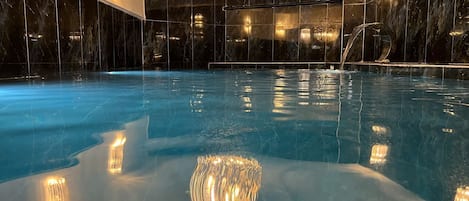 Business Studio Suite | Private pool