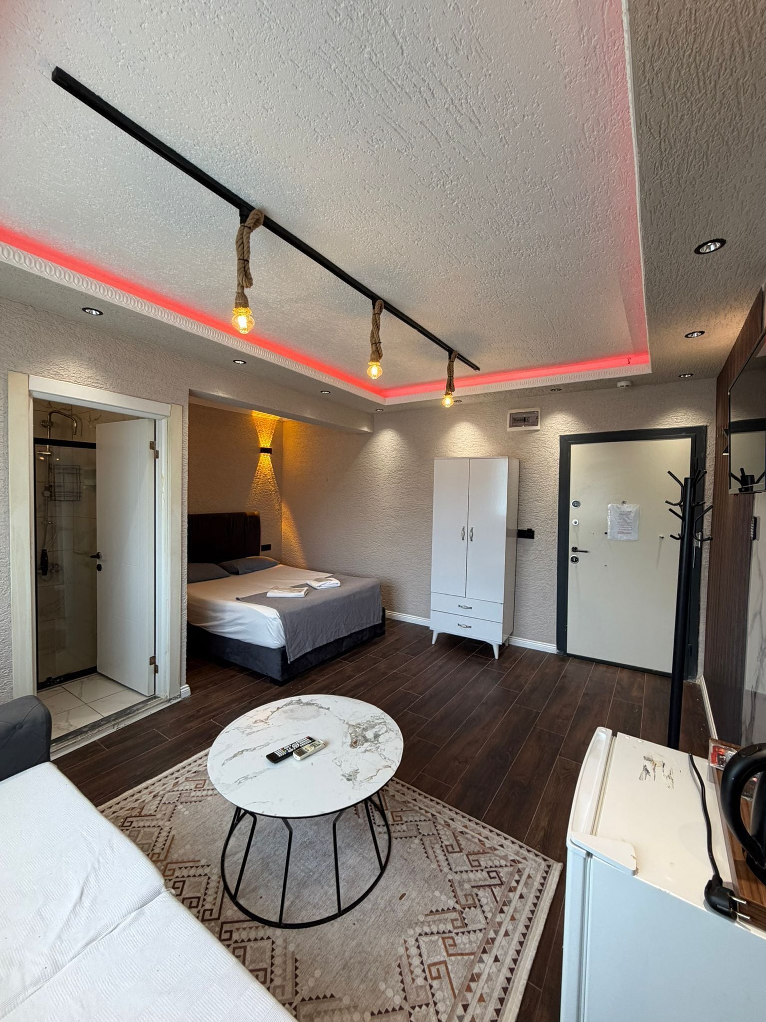 Desk, laptop workspace, WiFi (free), bed sheets