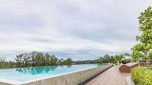 Outdoor pool - Laguna Skypark 1219 (Choeng Thale)
