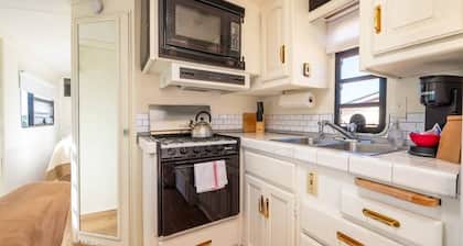 35' RV- Glamping |Firepit |Private| 15min to Plaza