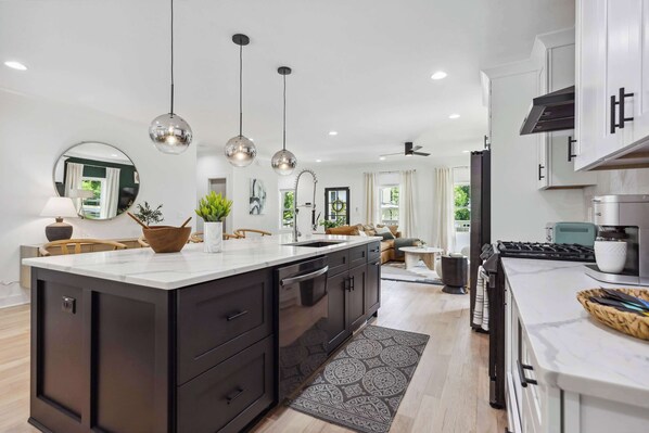 Fridge, microwave, oven, stovetop - Family FUN! Kids Playroom+Games+World Cup (Scottdale)