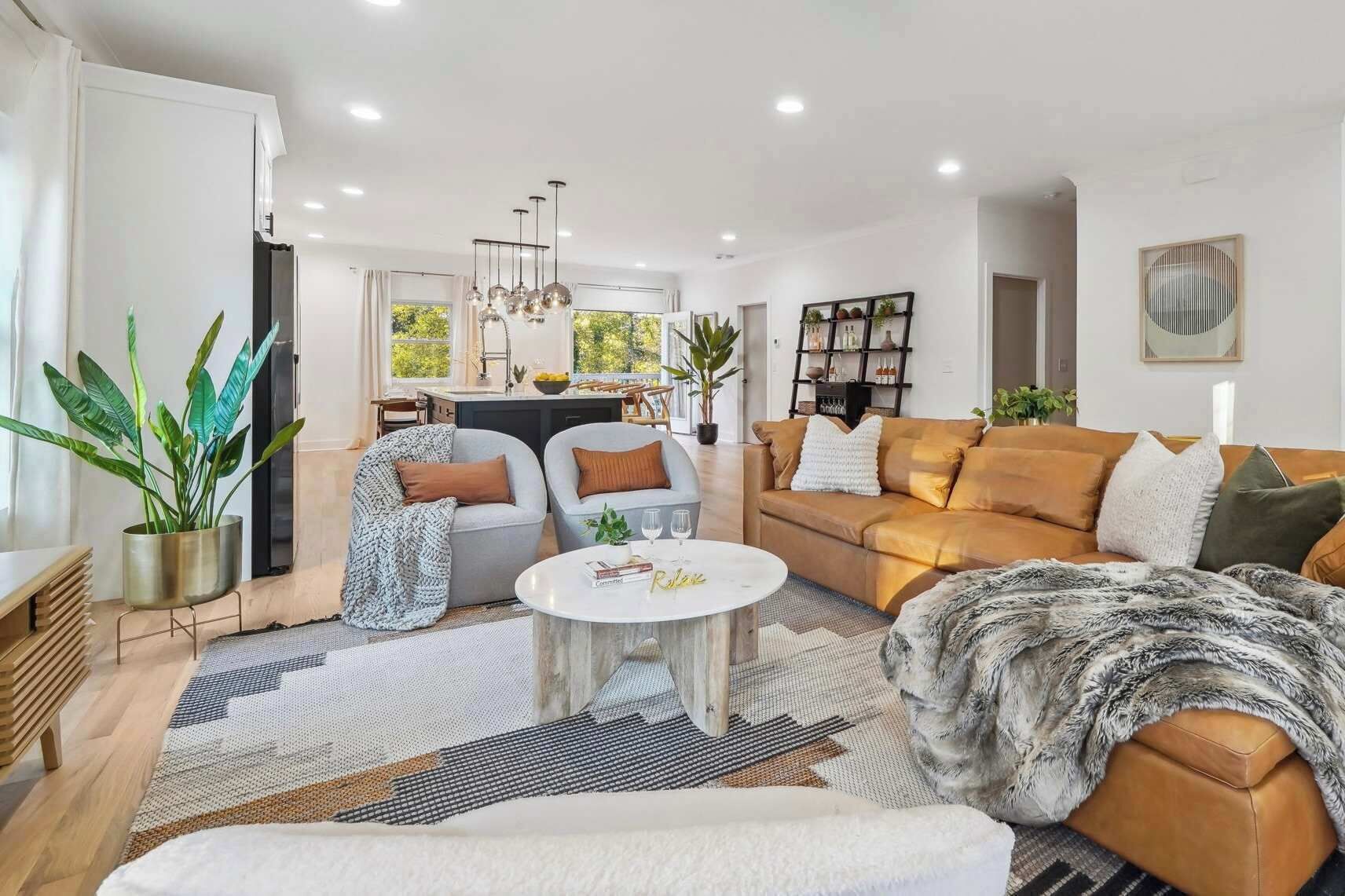 Smart-TV, fotballspill og kontorer