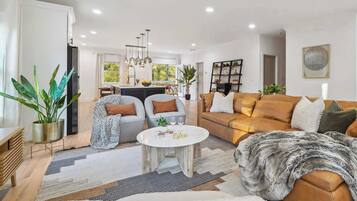 Smart-TV, fotballspill og kontorer