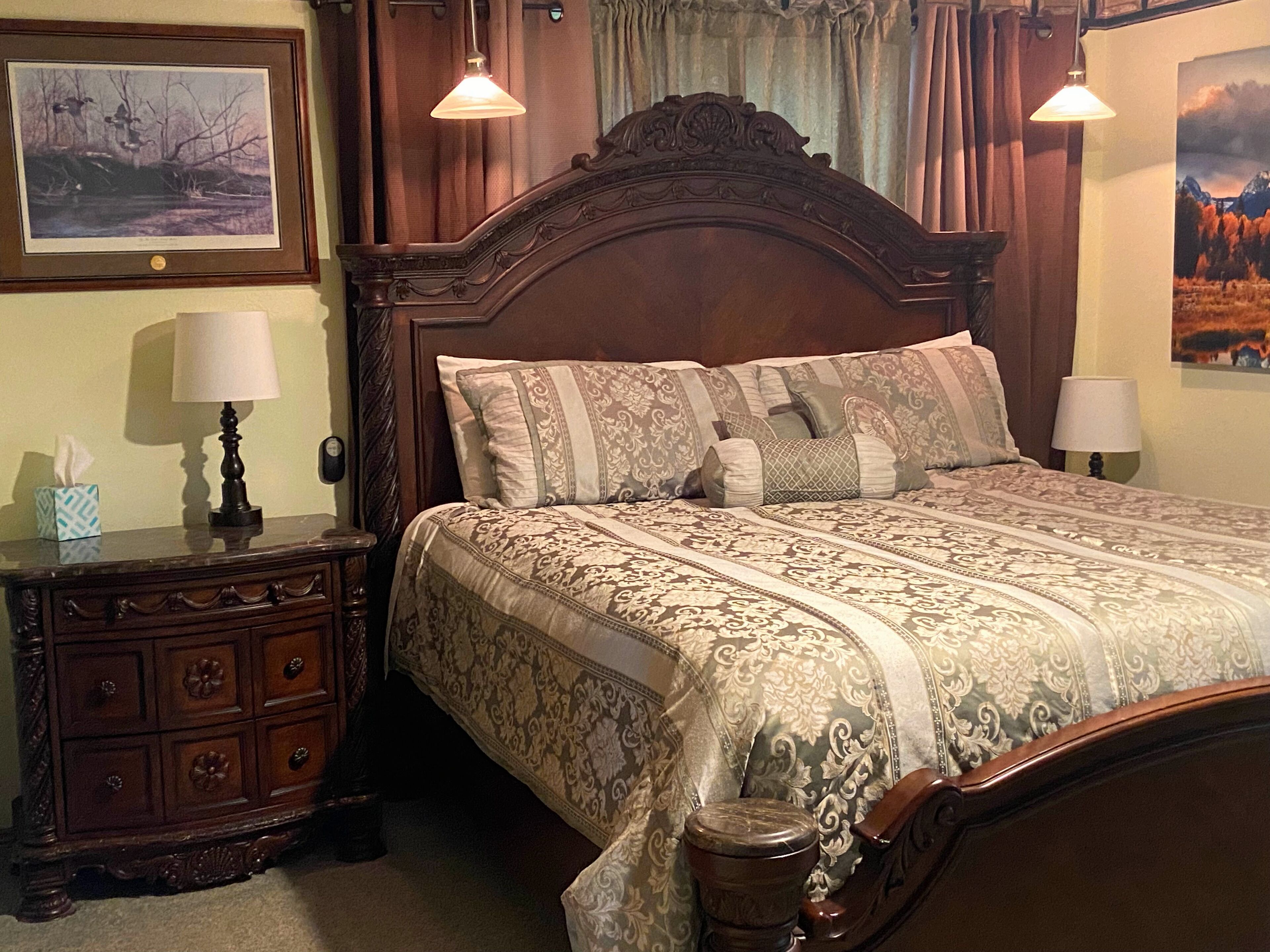 4 sovrum, skrivbord, strykjärn/strykbräda och resesäng