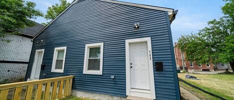 المنشأة من الخارج