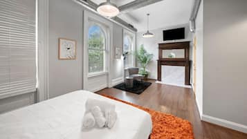 2 bedrooms, desk, iron/ironing board, free WiFi