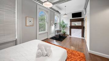 2 habitaciones, escritorio, tabla de planchar con plancha y wifi gratis