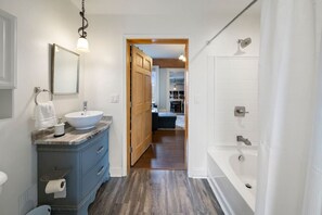 Hair dryer, towels - City Escape 2BR Steps to TQL | OTR | Downtown (Cincinnati)