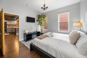 2 bedrooms, desk, iron/ironing board, free WiFi - City Escape 2BR Steps to TQL | OTR | Downtown (Cincinnati)